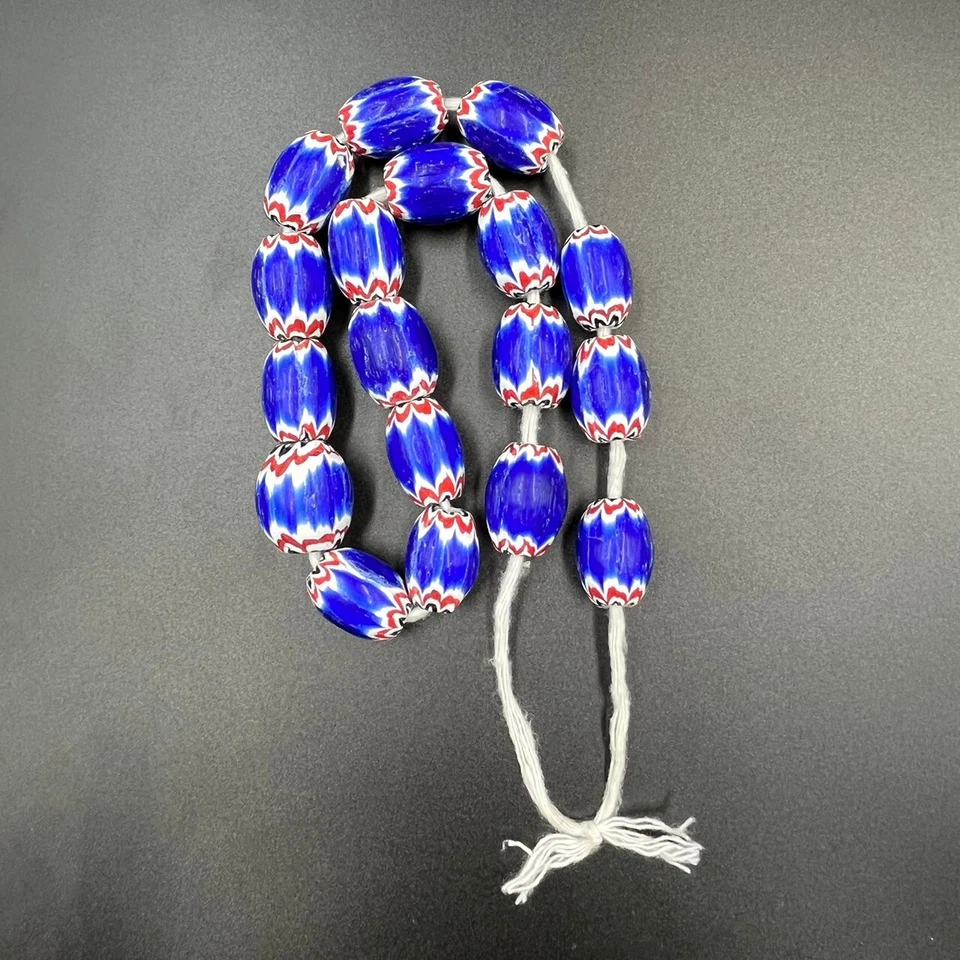 Impresionantes cuentas de vidrio Chevron Trade veneciano, hermosas cuentas de colección. Foto 3 de 4