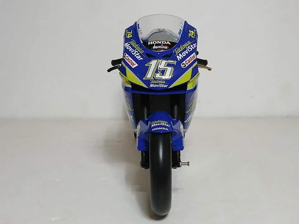 Minichamps 1/6 Honda RC211V Team Telefonica Movistar Sete Gibernau Moto GP 2003 - Image 3 of 4
