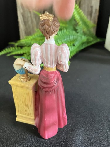 Figurine Avon Award Collectables 3-4” In Height. New In Boxes. Price Is For One - Picture 9 of 24