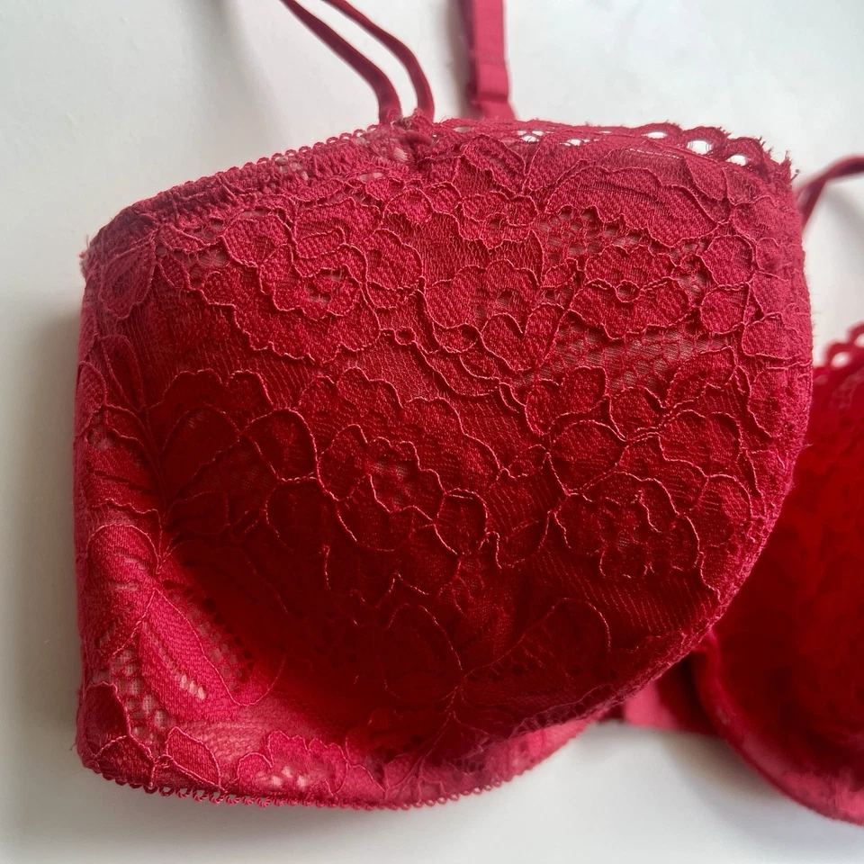 Sujetador balconette con aros transparentes de encaje rojo b.tempt'd para mujer talla EE. UU. 34DD Foto 3 de 4