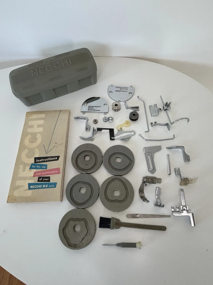 Manual de instrucciones de costura Necchi B.U Mira, Necchi Sewing Ma hit. Kit de accesorios Foto 2 de 4