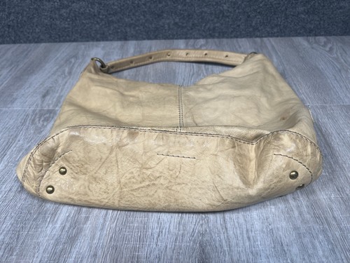 Bolso de mano de cuero Frye bolso hobo beige logotipo de metal aspecto envejecido calidad difícil de encontrar - Imagen 11 de 19