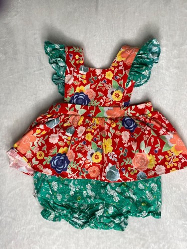 Ricrac & Ruffles 6/9M Pinafore Bloomer Fiori Rossi Verde Fioritura Sbiadita - Foto 1 di 5