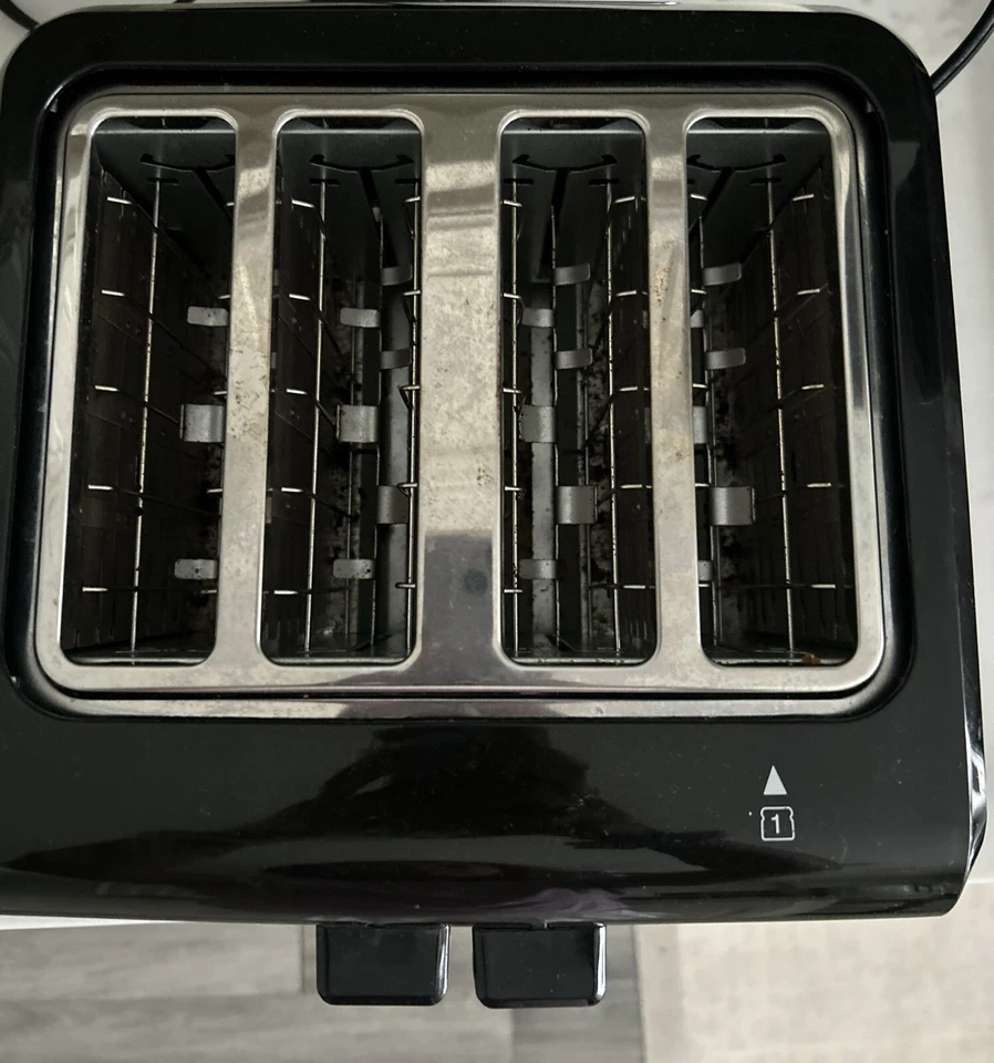 Tostadora de plástico compacta de 4 rebanadas Cuisinart CPT-142P1 - negra Foto 3 de 3