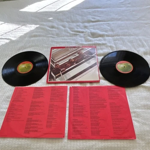The Beatles 1962-1966 Double LP Vinyl Apple  Lyric Insert Compilation Not tested