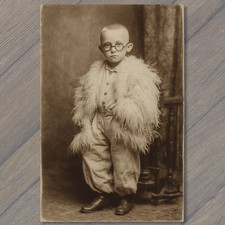 STICKER Child Round Glasses Fur Coat Old Portrait