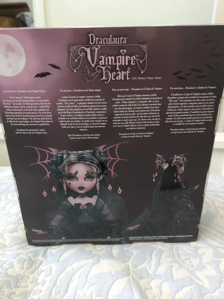 Muñeca coleccionista Mattel Monster High Vampire Heart Draculaura 2023 HRC14 en caja original nueva en caja Foto 2 de 2