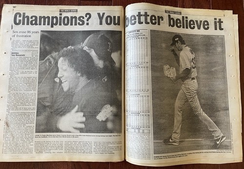THE BOSTON HERALD WORLD CHAMPS SOX SHOCK THE WORLD 28/10/04 - Imagen 14 de 16