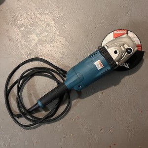 Makita GA7021 120V 7" 15 amp 15A Angle Grinder with AC/DC Switch