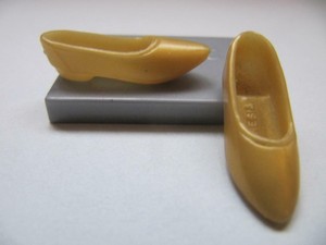pointed doll shoes