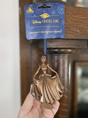 Disney Cinderella オルゴール Cinderella 2026 Disney Cruise Line Disney Wish Atrium Statue