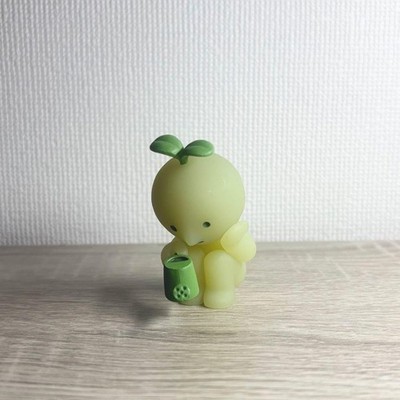 SMISKI Sunday Series Gardening Glow in the Dark Figure Japan