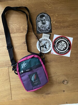 Grmy Bauchtasche mit Unterschrift von LX