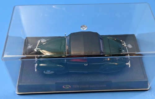 Signature 1939 Lincoln Zephyr Convertible - 1:32 Scale - Green - Picture 2 of 22