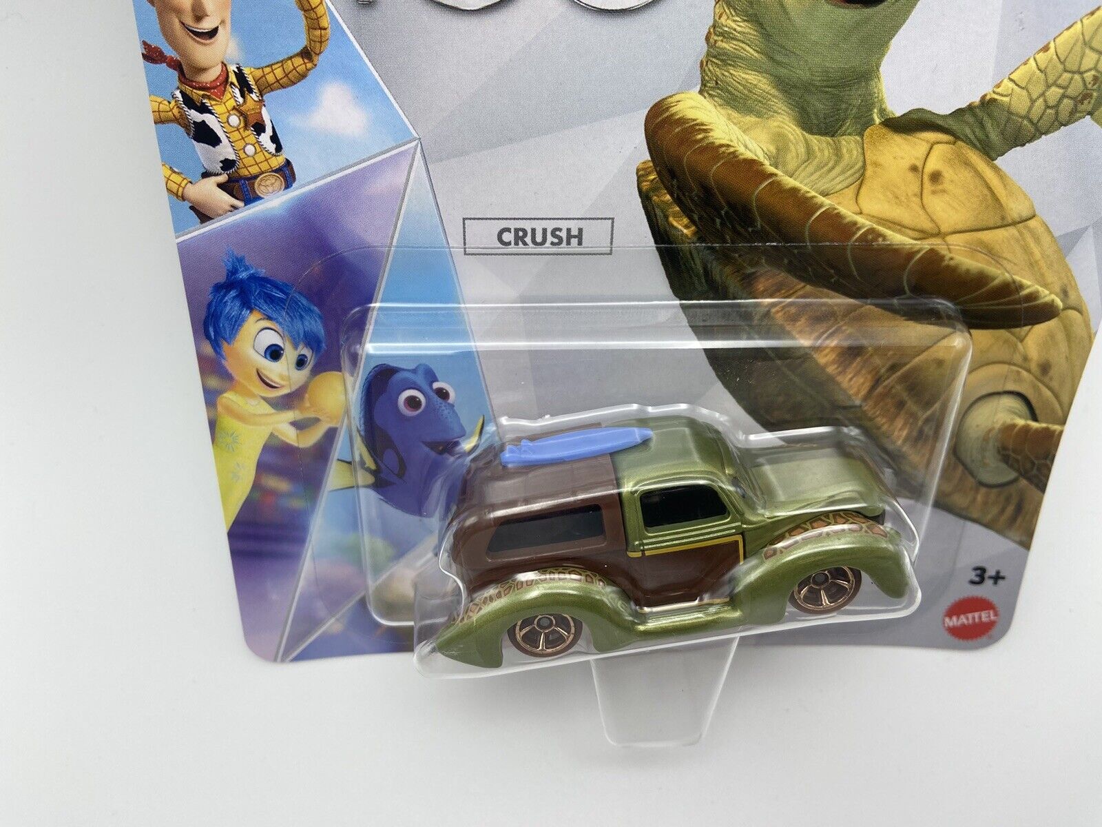 Carrinho Hot Wheels - Crush - Pixar - Disney 100 Anos - 1:64