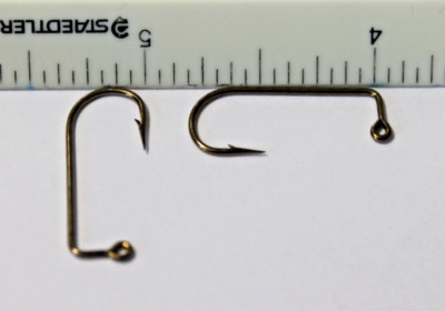 Mustad Lot 100 #4 90* Degree Aberdeen X-Strong Round Bend Jig Hooks (32570-BR)