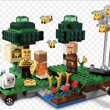 LEGO Minecraft: The Bee Farm 21165