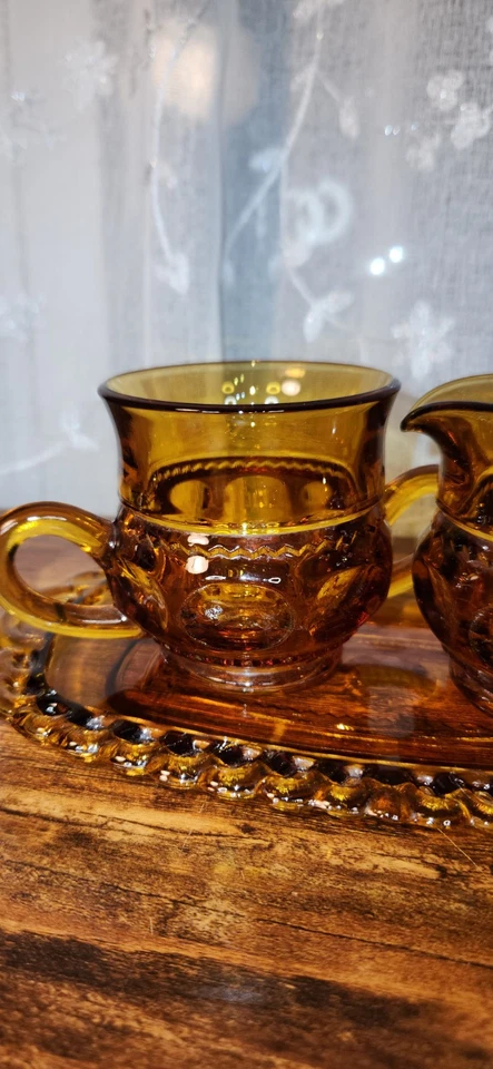 Crema y azúcar con huella digital corona reyes cristal ámbar Indiana de colección con placa base Foto 4 de 4