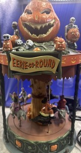 Lemax Spooky Town Sights & Sounds: Scary-Go-Round (Giostra Stregata) – Decorazione Per Villaggio Spettrale, Con Adattatore 4.5V Incluso. Da Collezione. - 2