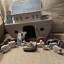 Handmade Wooden Noah's Ark Christian Collectible Set, Preowned. Approx 14x14