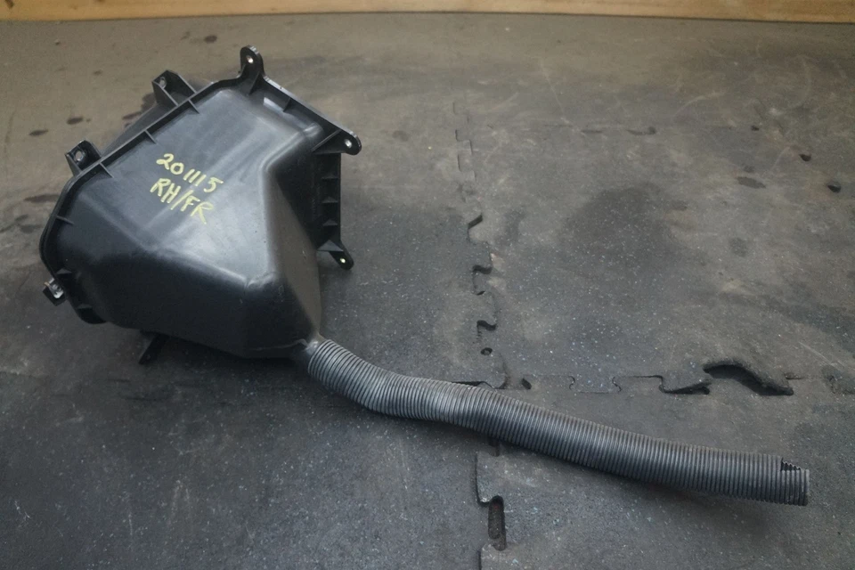 Cubierta de admisión de aire del motor Step Trim Shield 81769900 OEM Ferrari California 2010 Foto 2 de 4