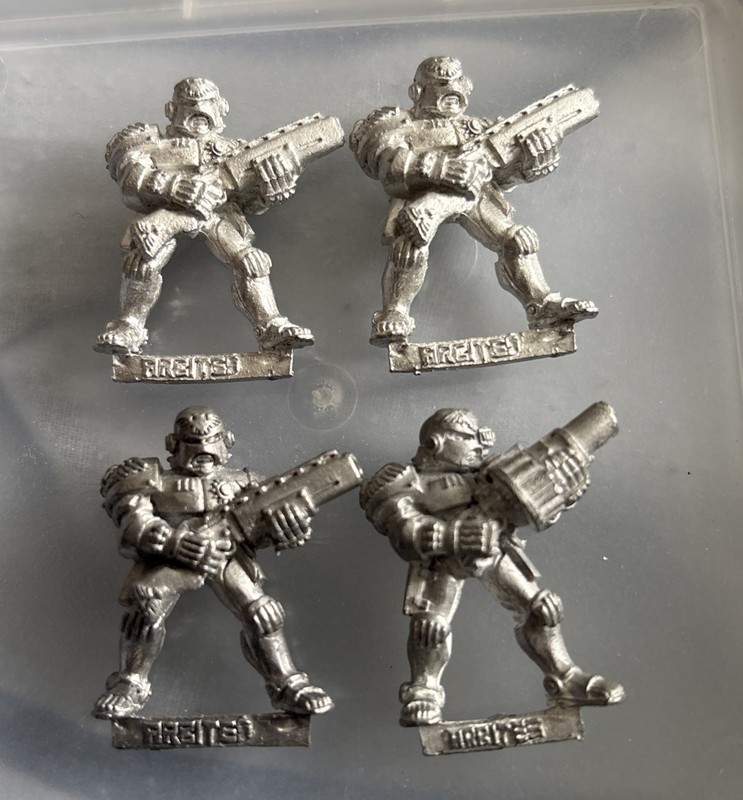 Games Workshop - WH40k Adeptus Arbites x4 (3 Shotgun, 1 G Launcher) - Metal OOP
