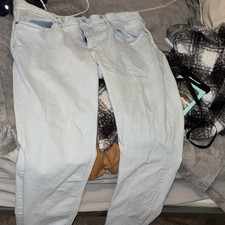H&M Men s Slim Fit Light Wash Blue Denim Jean...