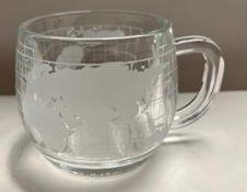 Ancienne tasse à café thé en verre gravé carte globe du monde Nestlé Nescafé