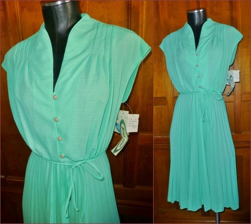 Neu mit Etikett Vintage 70er Jahre halbtransparent Plissee voller Rock Boho Cocktail Sekretär Gürtel KLEID - Bild 1 von 10
