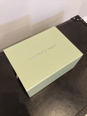 VAN CLEEF & ARPELS NECKLACE BRACELET PENDANT EARRINGS GIFT BOX SET EMPTY