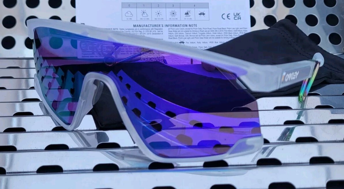 New Oakley BXTR 9237-0239 Sunglasses Matte Clear w/Prizm Violet