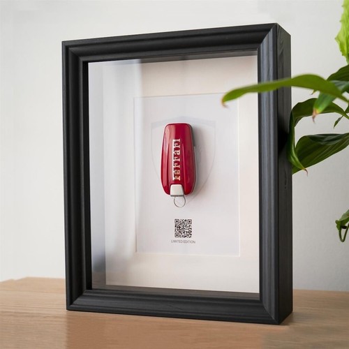 EXCLUSIVE Wall Desktop Art Frame Genuine Ferrari LaFerrari F50 Key Fob - Picture 6 of 15
