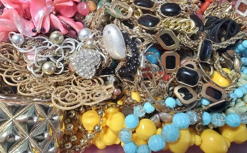 5 Pounds Vintage to Modern Costume Jewelry Junk Tangled Estate Craft Lot (Lot 6)