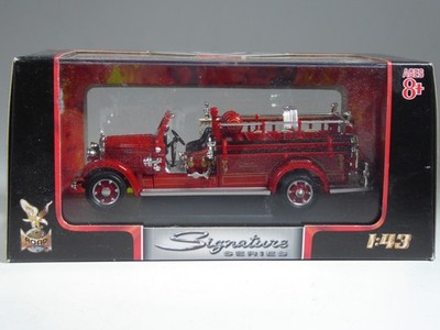 (YG-44) Signature Series Mack Type 75BX Fire Engine USA Feuerwehr in 1:43 in OVP