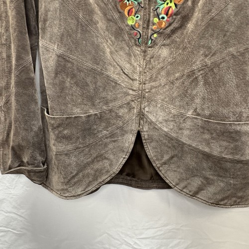 CHAQUETA DE GAMUZA BORDADA CON DETALLE DE COSTURA BOB MACKIE’S “DELLA ROBBIA” TALLA MED - Imagen 7 de 9