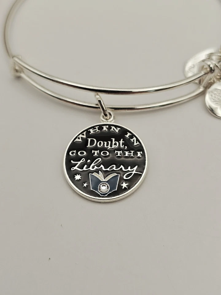 Alex Ani 哈利波特 罕见 When in Doubt Go to the Library 手镯 OG✨️ — 第 2/4 张图片