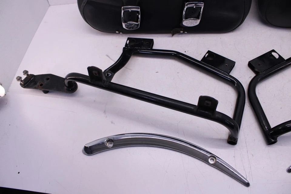 02-09 YAMAHA V STAR 1100 CLÁSICO FABRICANTE DE EQUIPOS ORIGINALES EQUIPAJE DE CARGA LATERAL ALFORJA BOLSA CONJUNTO DURO  Foto 3 de 4