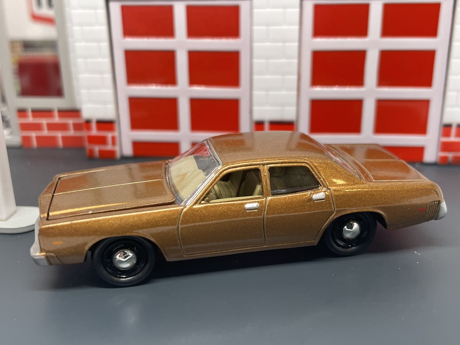 1977 77 Dodge Monaco Bronze Four Door Sedan Opening Hood 1/64 Scale