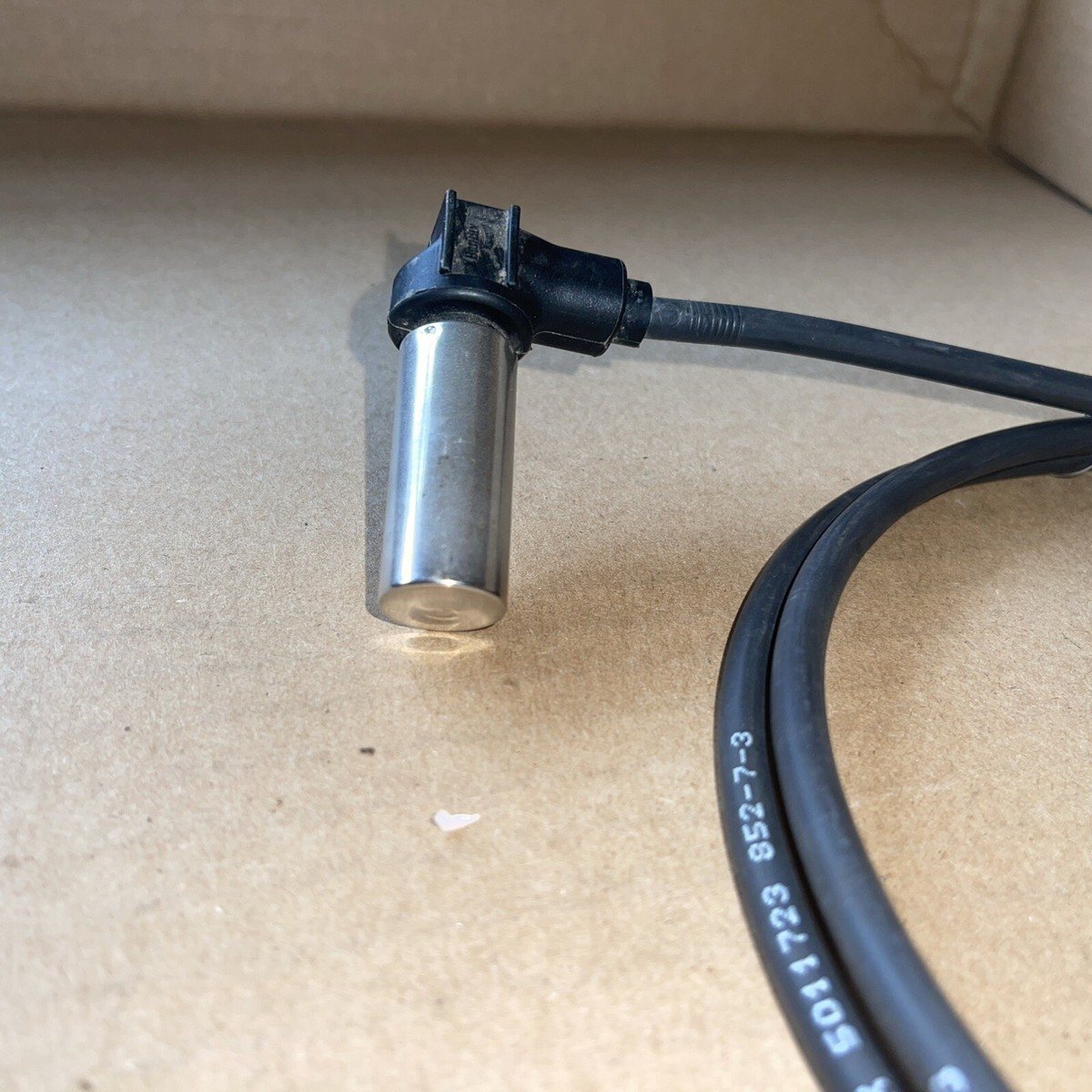 BX801546 or 5011723 New Genuine Bendix ABS Sensor | eBay