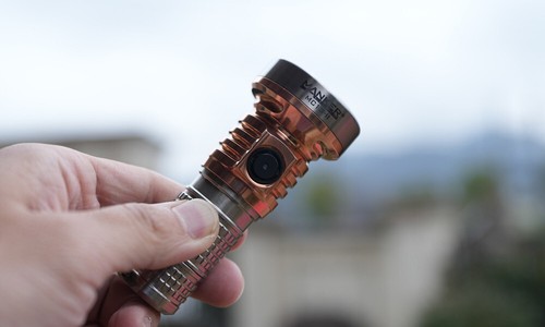 Mini linterna Mankerlight 4500 lúmenes titanio cobre EDC USB lámpara recargable - Imagen 18 de 18