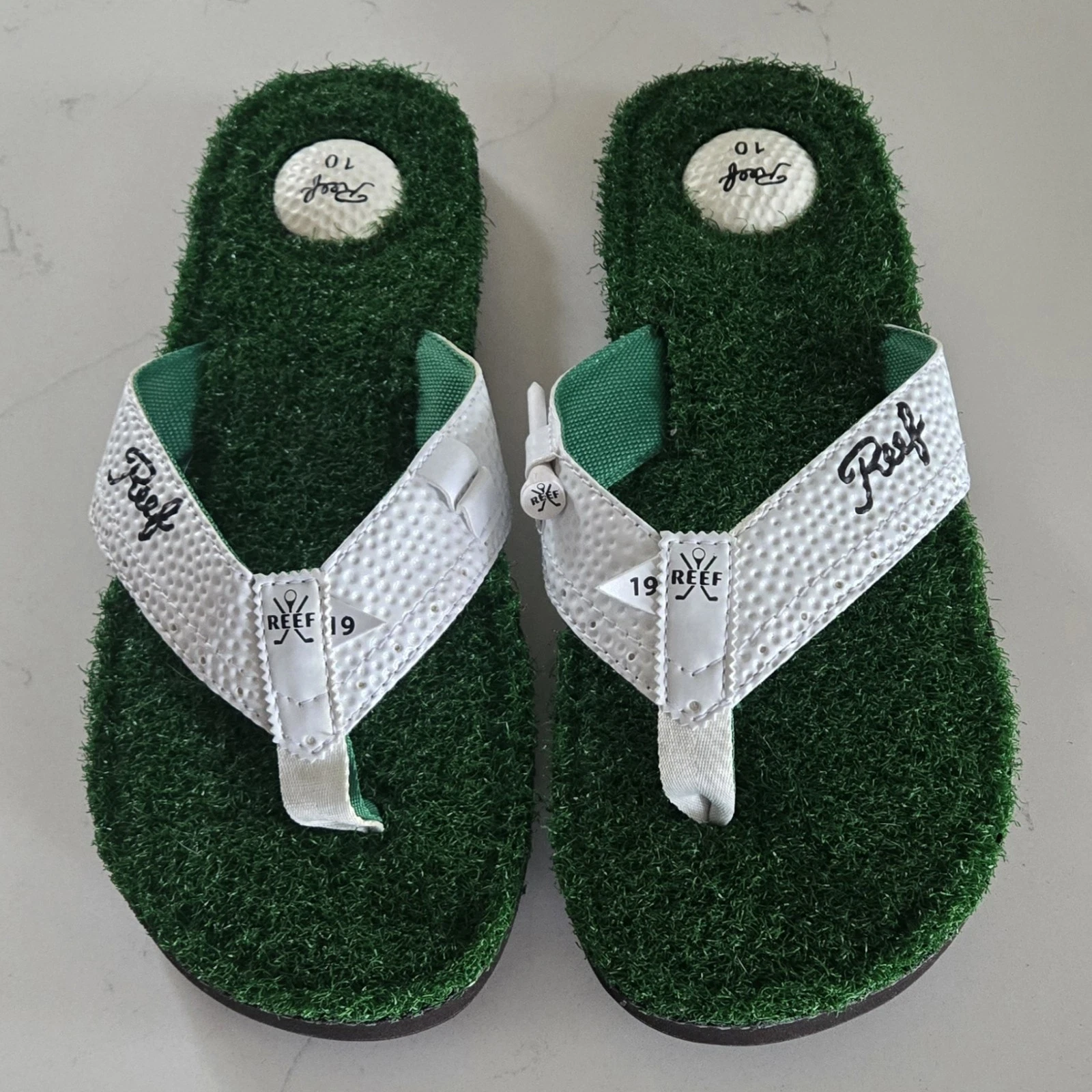 Reef Men's Size 10 Mulligan II Sandals Golf Flip Flops, Tee, Bottle Opener
Opens in a new window or