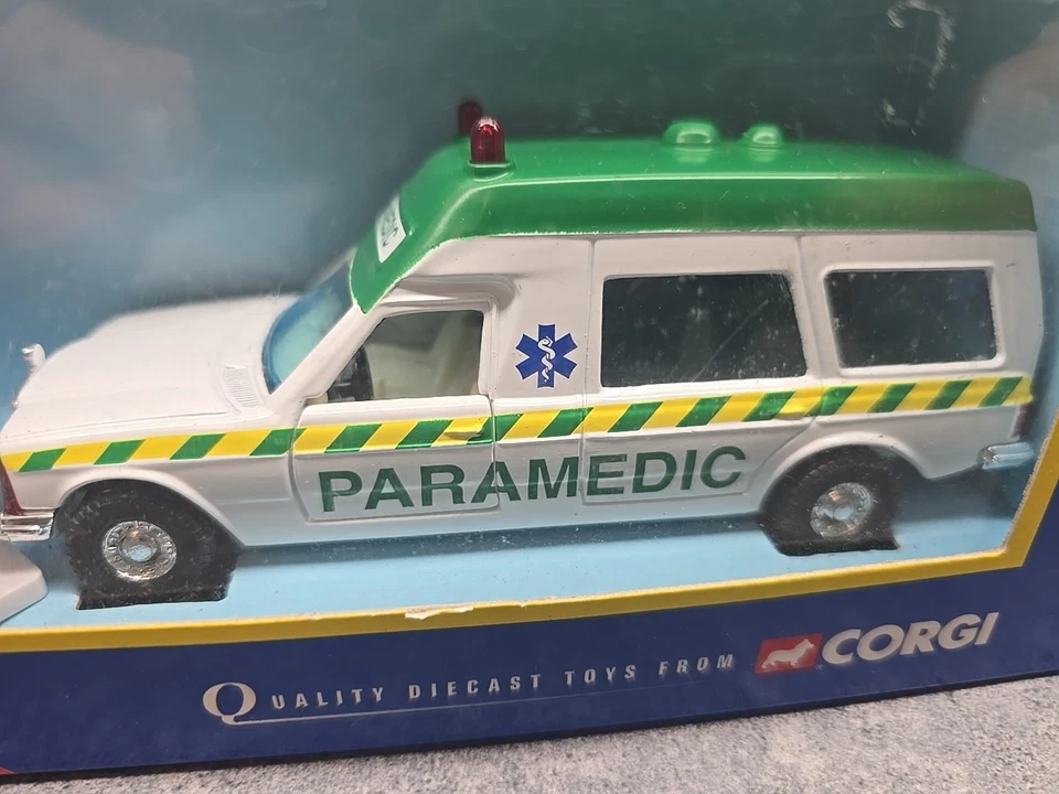 Фигурки Corgi 57301 - Bonna Paramedic Ambulance & Bearers / Patient. В коробке.  - Изображение 2 из 4
