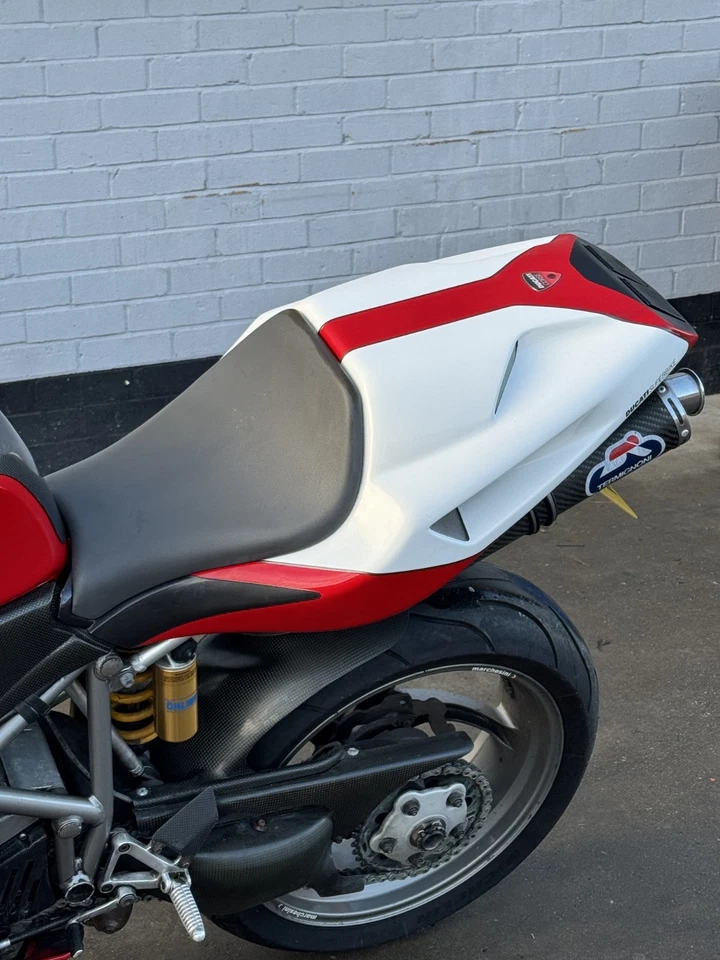 ASIENTO DUCATI 748R 998R 996R OEM DUCATI MONO RIDERS Y PERNOS OEM 916 996 998 748 Foto 2 de 2