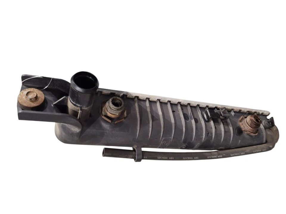 Radiator Fits 99-03 SIERRA 2500 PICKUP 646876 - Image 2 of 4