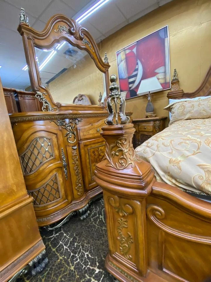 AICO by Michael Amini Venetian 5PC queen size bedroom set - Image 4 of 4