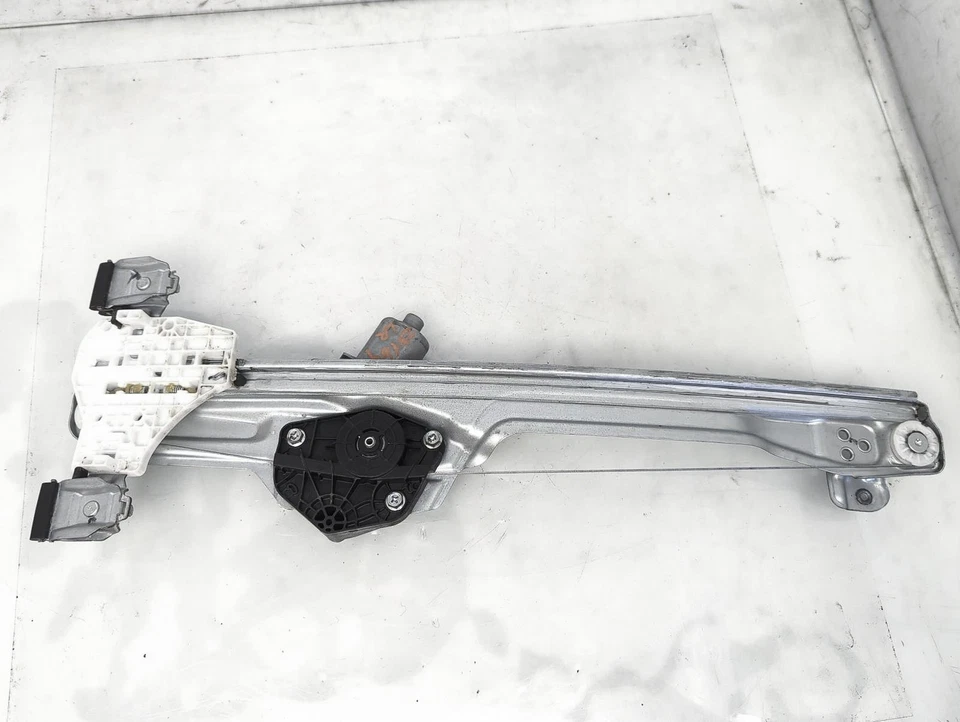 Chevrolet Silverado 1500 2014-2019 regulador de ventana eléctrica del conductor trasero y motor Foto 4 de 4