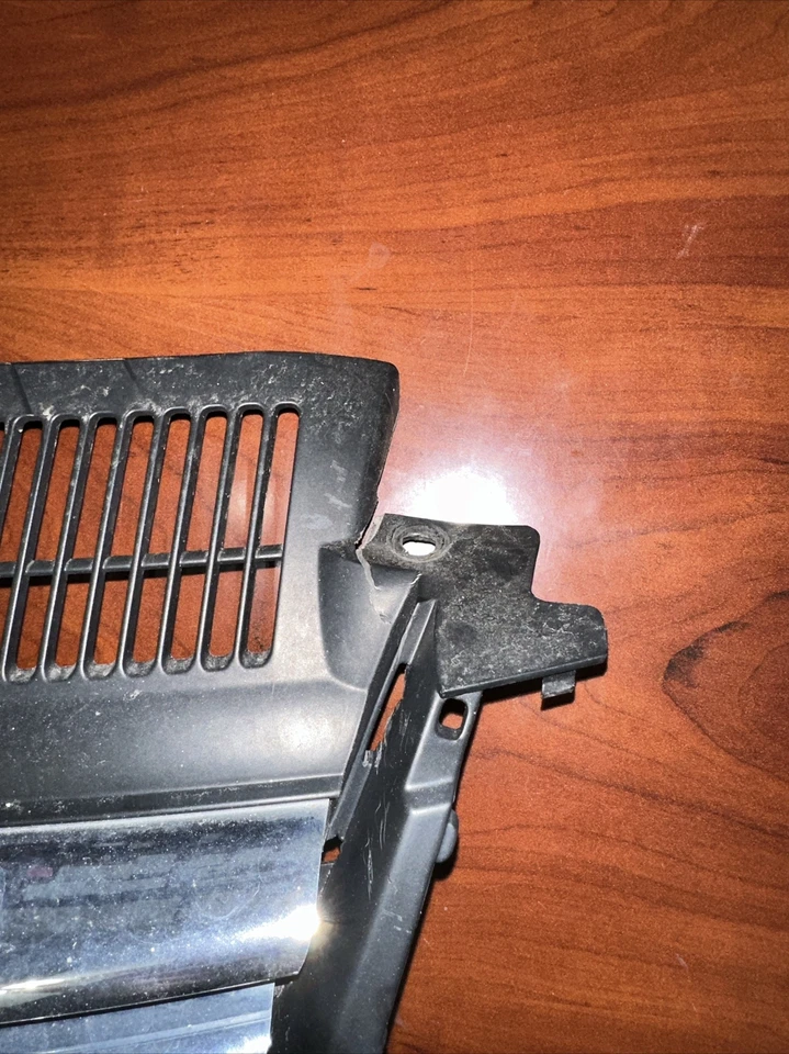 Parachoques de radiador delantero superior VW Jetta 2005 parrilla OEM Foto 3 de 4