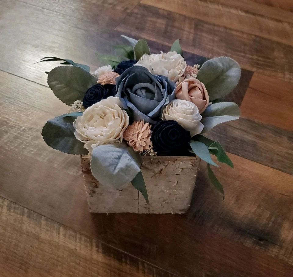 Mesa de centro de mesa de boda de madera Sola azul marino rosa polvoriento 8 piezas flores Foto 3 de 4