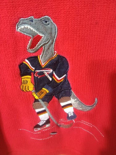 Revert Boys Size 5 Red Sweater W/Lizard Playing Hockey #88C - Picture 2 of 3