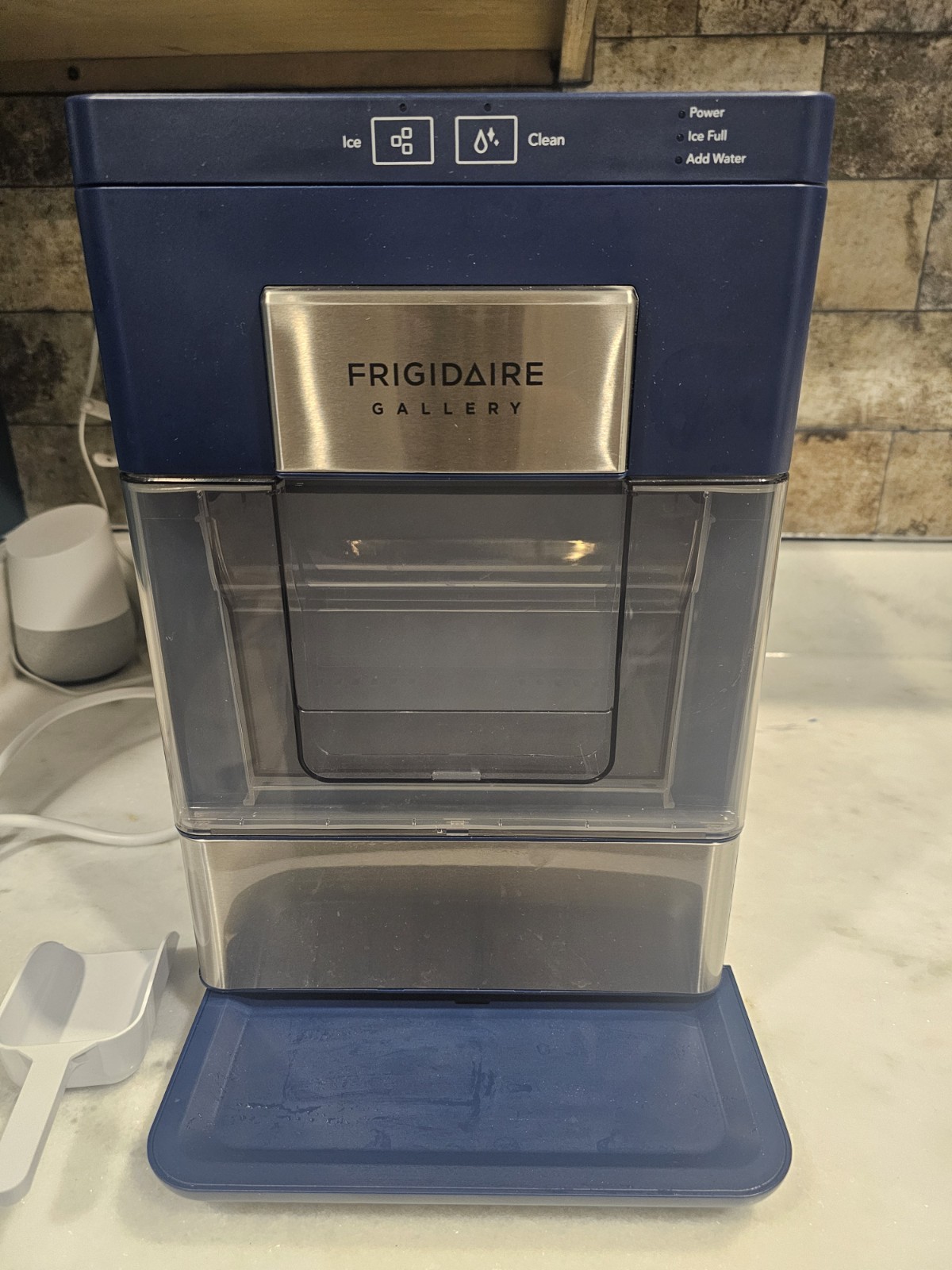 Frigidaire Gallery, 33 Lbs. Countertop Ice Maker, Stainless Steel Accents, Nugge